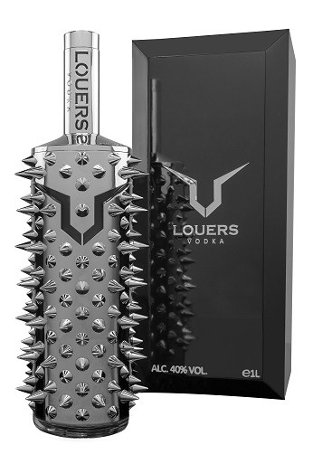 Photo of Louers Vodka in luxe houten kist